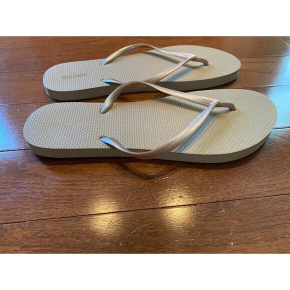 Old Navy Flip Flop Sandals - Picture 4 of 6